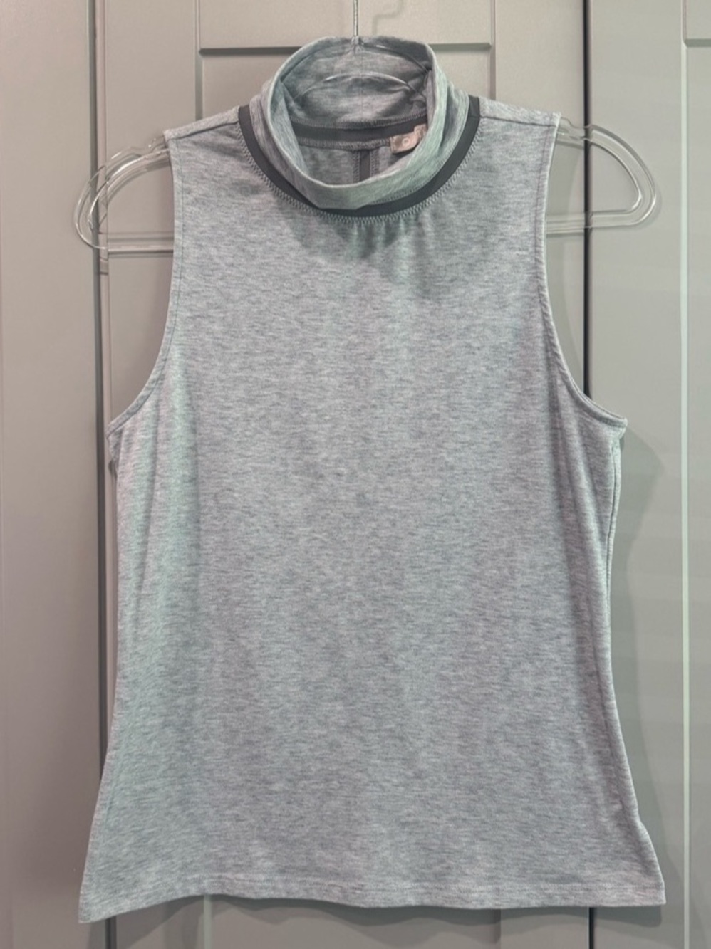 Athleta Sleeveless Athletic Top in Gray Size Small Like New